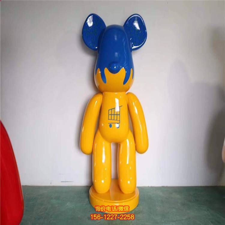 玻璃鋼卡通雕塑——給步行街帶來(lái)新的美感