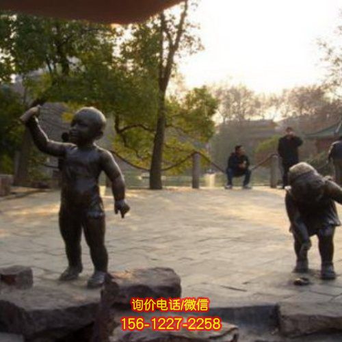 玻璃鋼人物雕塑，為廣場增添靈動之美