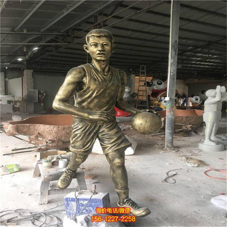 遠(yuǎn)動(dòng)主題戶(hù)外園林景觀玻璃鋼仿銅打籃球的人物景觀