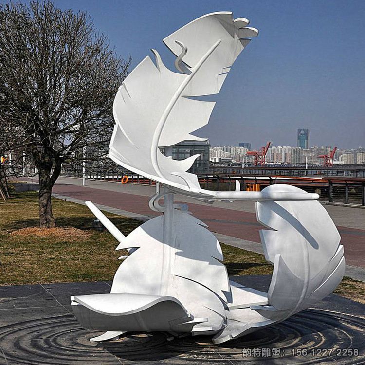 不銹鋼羽毛雕塑 寓意著自由、輕盈、高尚