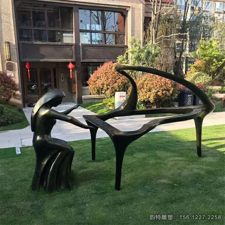 玻璃鋼彈鋼琴雕塑加工廠家，彈鋼琴的女孩雕塑大全