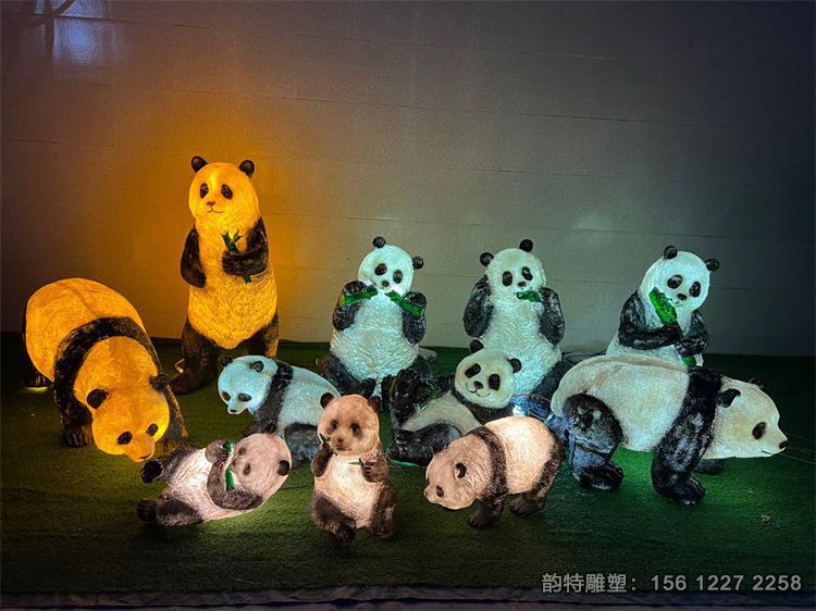 玻璃鋼熊貓雕塑，商場小動物雕塑