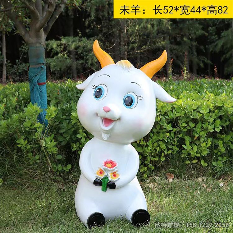 卡通十二生肖雕塑勾起了成人的童年時光